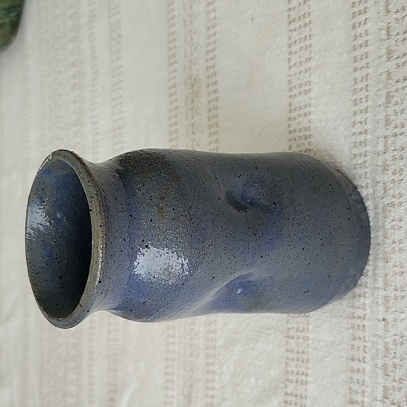 Hand thrown studio art pottery vase blue signed thumb spots 6 inches tall - Picture 2 of 4
